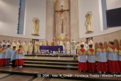 10DSK-Konferencja-Abp-_Zimowski-ksiazka-Msza_Sw-138